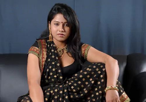 కమిట్‌మెంట్ ఇస్తేనే ఆఫర్స్ అని లేదు...తెలుగు ఆర్టిస్టులు లేకపోవడానికి కారణం...