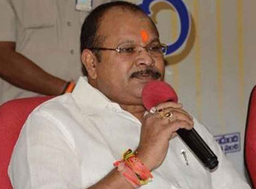 kanna lakshmi narayana slams CM Jagan and chandrababu over floods