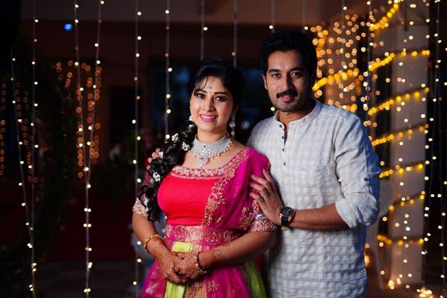 కీర్తి సీమంతంలో డాక్టర్ బాబు దంప‌తులు.. ఫోటోలు వైరల్!