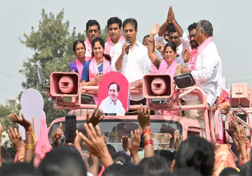 మున్సిపల్ ఎన్నికల్లో బీజేపీకి ఓటు వేస్తే మోరిలో వేసినట్లే : కేటీఆర్ 