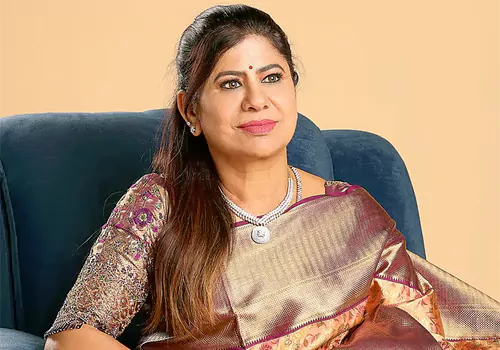 విజ‌య్ క‌న్నా ఎక్కువ‌...ఆస్తులు గ‌ల మ‌హిళా అభ్య‌ర్ధి ఎవరంటే?