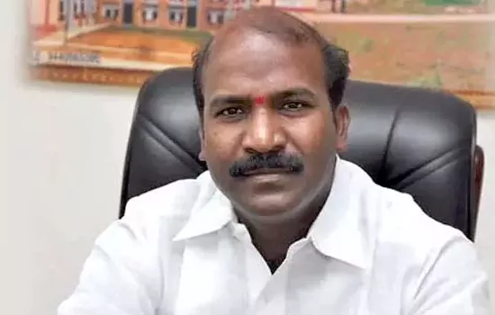 police issue notice to brs former mla