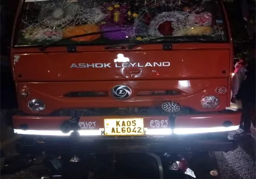 డీసీఎం బీభత్సం... భార్య మృతి, భర్తకు తీవ్ర గాయాలు