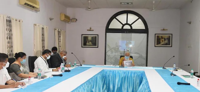 pm modi waited 30 minutes for cm mamatha