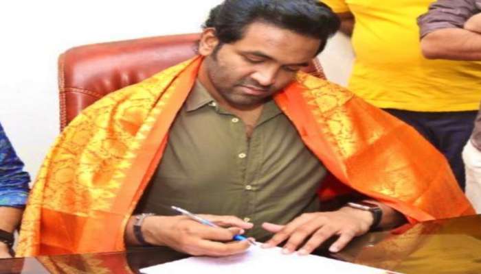 TRS MLA distributed sarees in MAA election to support Vishnu