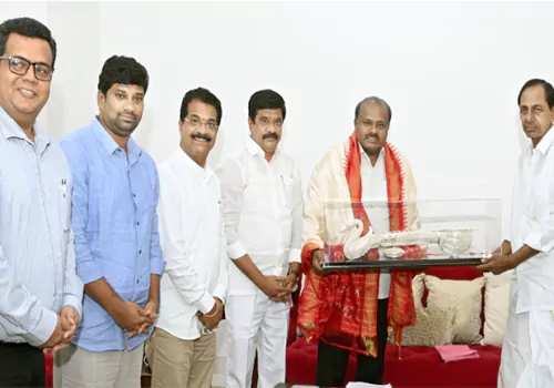 what is the reason behind kcr kumaraswamy meet