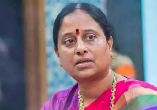బంధువు ఉద్యోగం కోసం కొండా సురేఖ రాయబారం