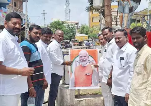 Milk anointing to modis potrait