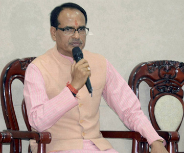 shivraj singh chouhan takes on battle against covid 19
