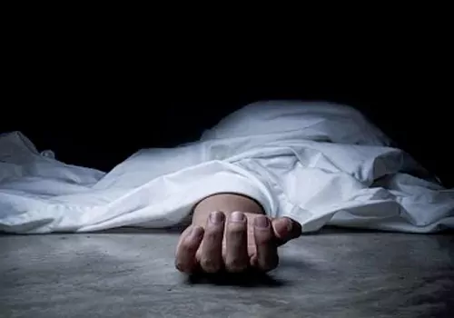 woman murder by slitting throat in broad daylight