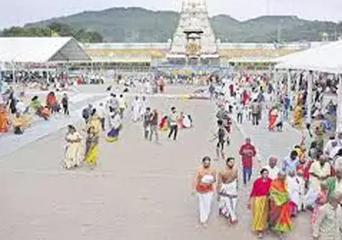 devotees rush in tirumala