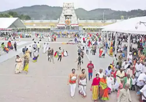 devotees rush in tirumala