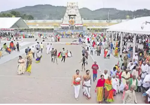 devotees rush in tirumala