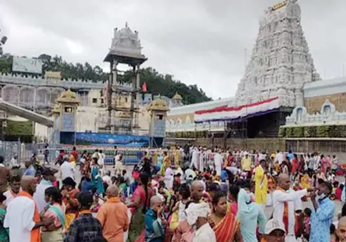 devotees rush in tirumala