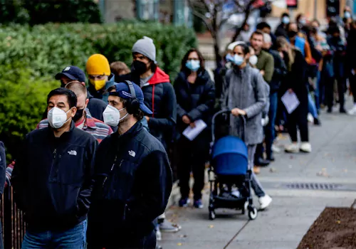 omicron cases hile in america