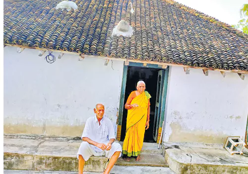 jagan govt given ots notice to 100 years old house
