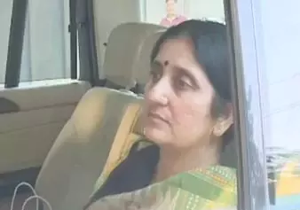 vanshi wife pankjaakshi complaint governor