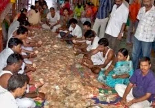 devotees rush in tirumala