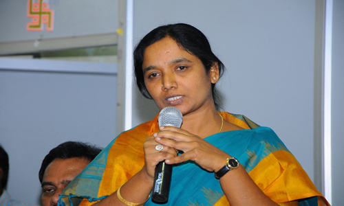 minister paritala sunitha reacts over attack on jagan