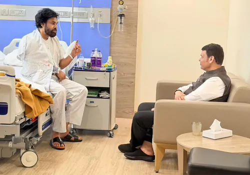 పవన్ కల్యాణ్ కు మహా సీఎం పరామర్శ.!