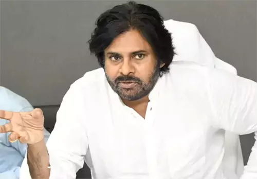 పవన్ కళ్యాణ్ ఫ్యాన్స్ కి బిగ్ షాక్..ఎవరయ్యా మీరు పక్కకు రండి 