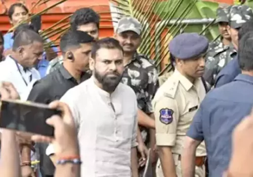 pawan kalyan in kondagattu anjaneya swamy temple