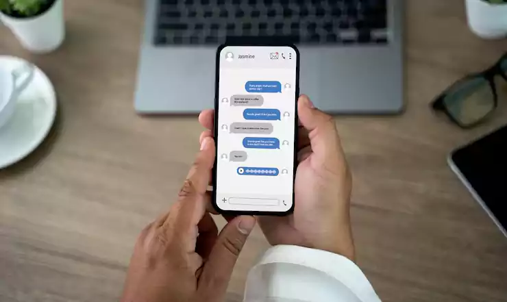 ఒకరి ఫోన్ లను మరొకరు చెక్ చేయడం.. రిలేషన్కు ఎంతవరకు మేలు చేస్తుంది..!