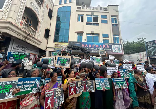 women protests in podili against jagan