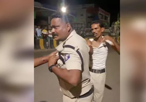 police fight on road in vijayawada