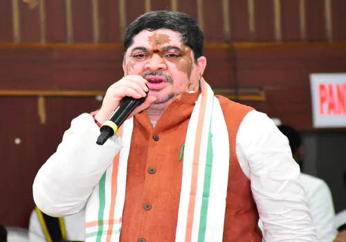పర్యావరణ పరిరక్షణకు..ప్రతి ఒక్కరు మొక్కలు నాటాలి : మంత్రి పొన్నం