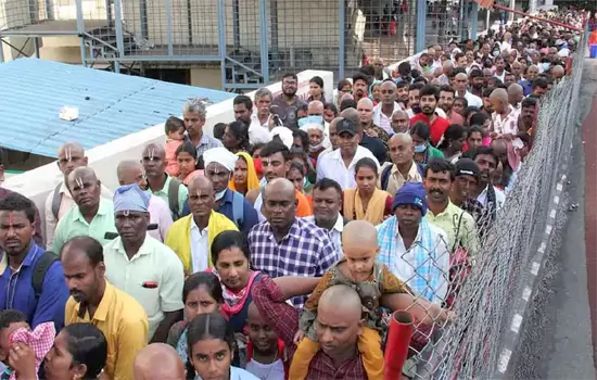 devotees rush in tirumala