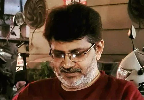 సినిమాకి అన్యాయం చేస్తున్నారు..ఐ బొమ్మ కి వార్నింగ్ ఇచ్చిన డైరెక్టర్  
