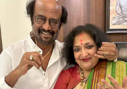 తమిళనాడు పొలిటికల్ స్క్రీన్ పై విజయ్ వర్సెస్ రజనీకాంత్ 