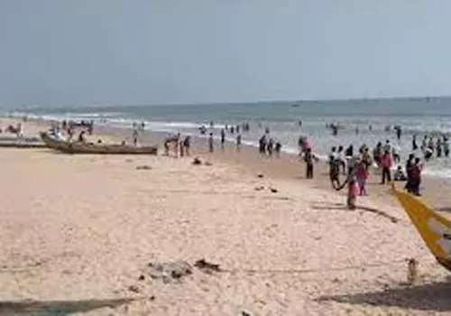 Two youths washed away in waves in Ramapuram... One dies of suffocation
