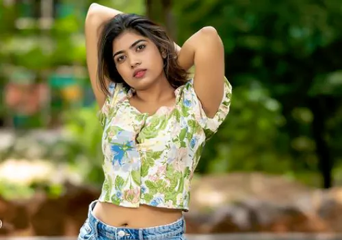 తనకి బాధనిపిస్తే ఆ పాటలు పెట్టుకొని ఏడుస్తుందంట!