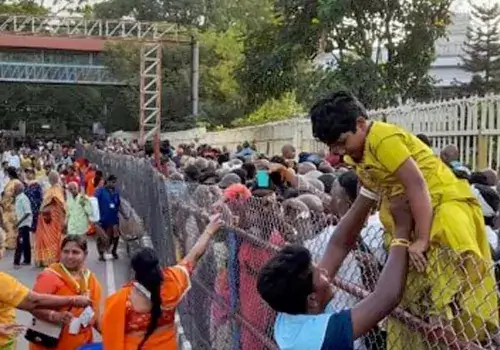 devotees rush in tirumala