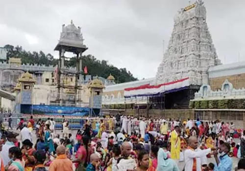 devotees rush in tirumala