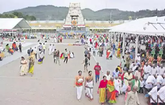 devotees rush in tirumala