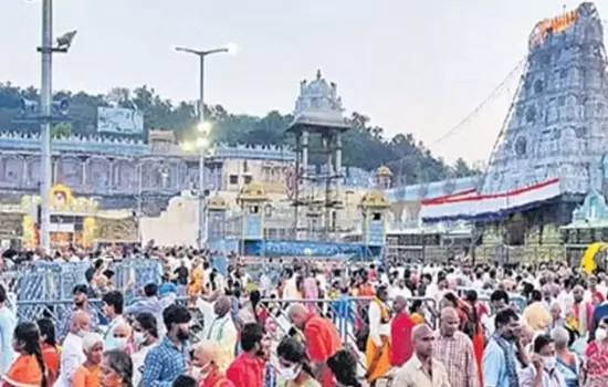 devotees rush in tirumala