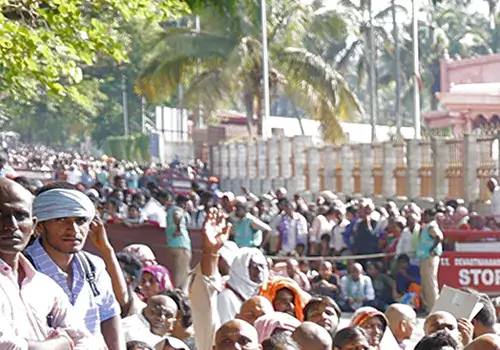 devotees rush in tirumala