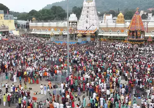 devotees rush in tirumala