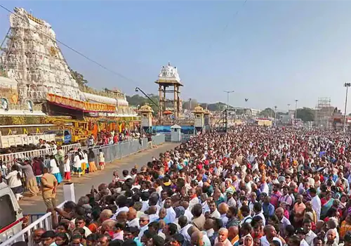 devotees rush in tirumala