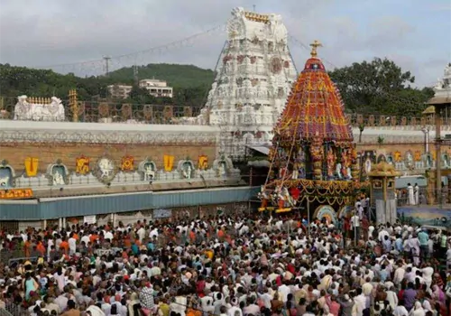 devotees rush in tirumala