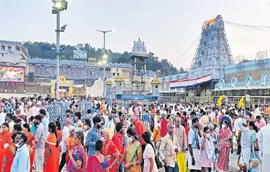 devotees rush in tirumala