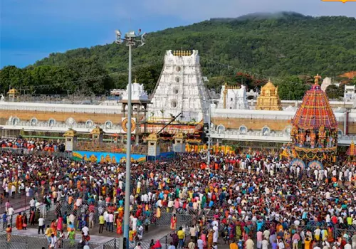 devotees rush in tirumala