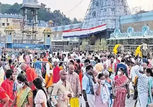devotees rush in tirumala