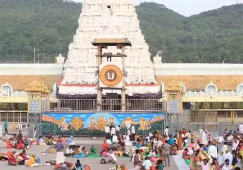 devotees rush in tirumala