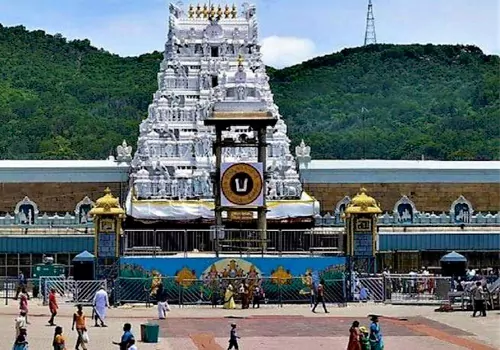 devotees rush in tirumala