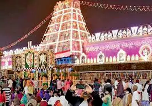 devotees rush in tirumala