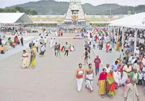 devotees rush in tirumala